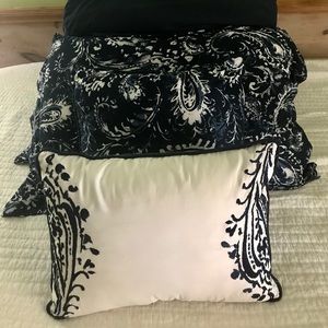 Brand New Full/Queen Comforter Set